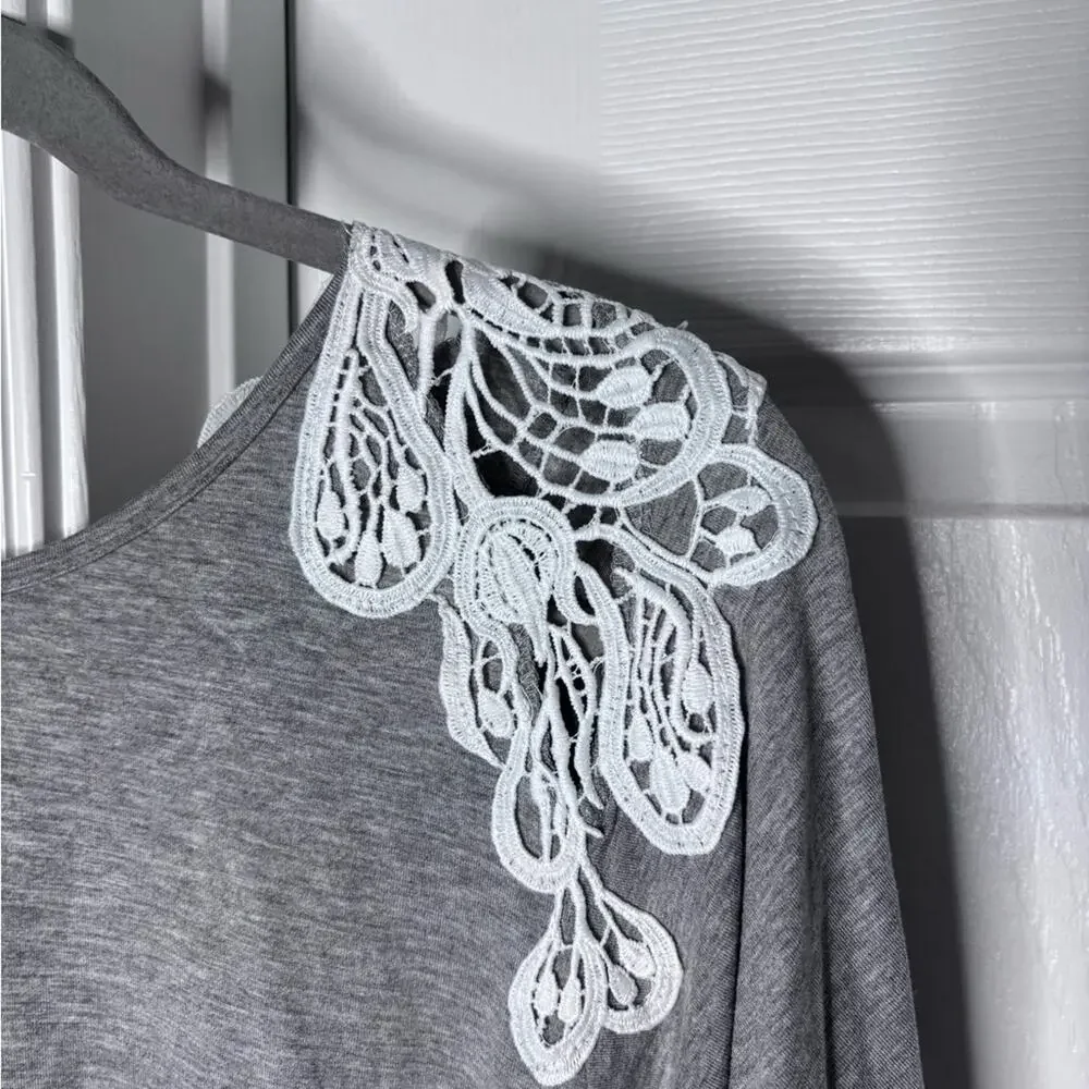 Anna Cai Gray Lace Detail Short Sleeve Flowy Top Size Small - Picture 4 of 6